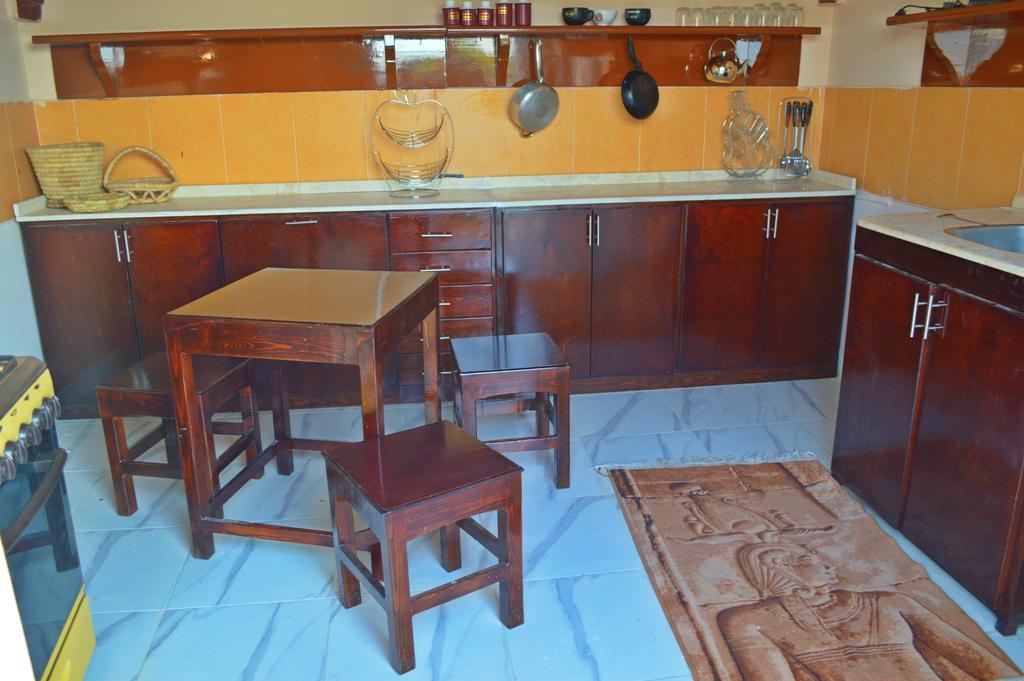 Farida Apartments Luxor Værelse billede